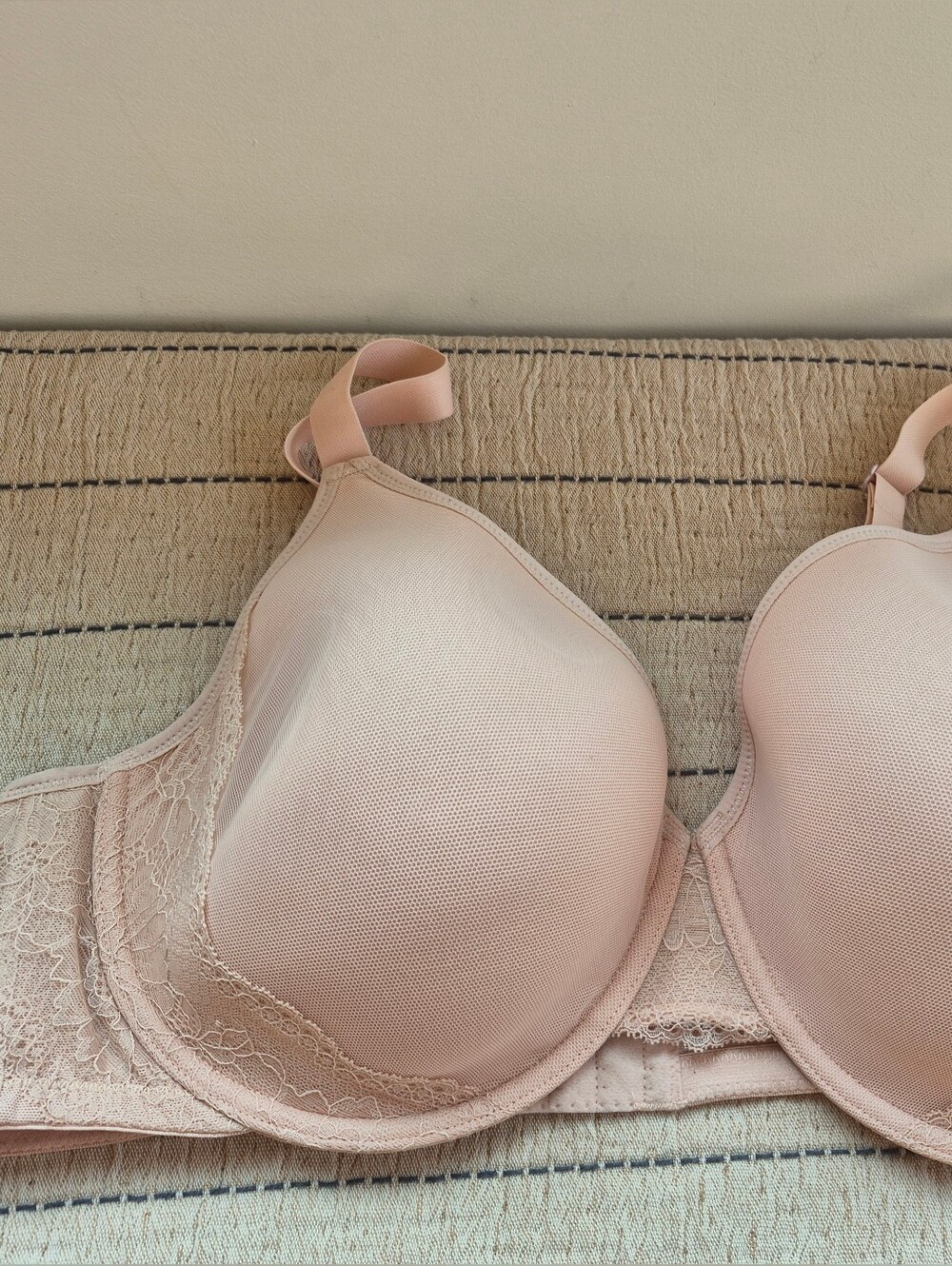 Deesse Lightly Lined Bra Size 40DDD